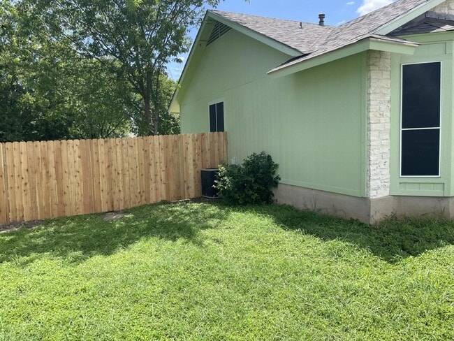 Building Photo - 305 Hickok Ct