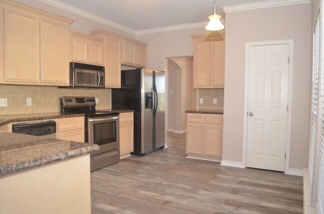 Building Photo - YOUR COASTAL PARADISE AWAITS!