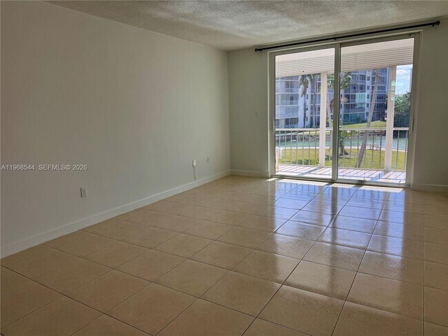 Building Photo - 2855 Leonard Dr