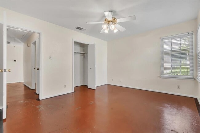 Building Photo - 5703 West Gate Blvd