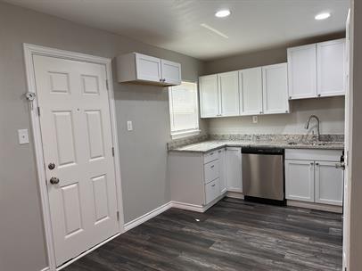 Building Photo - 560 Loraine Cir