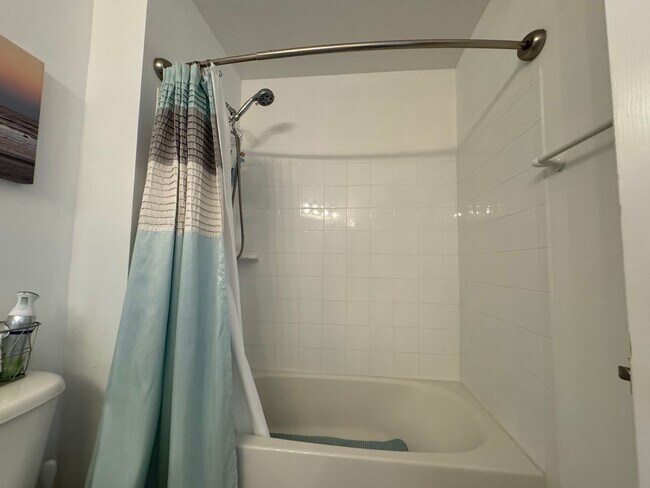 Building Photo - Gorgeous 3BD/2BA Waterfront Corner Unit in Gated Community!