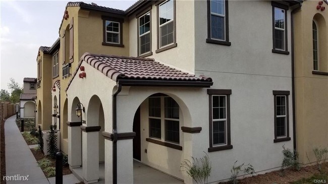 Primary Photo - 3 br, 2 bath Townhome - 3248 Edgewood Rd
