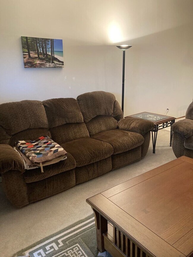 Building Photo - Two Bedroom Condo in Stadium Meadows!