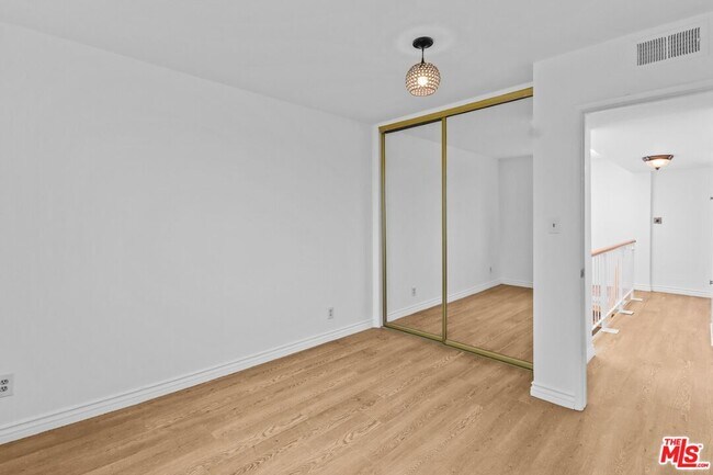 Building Photo - 4610 Densmore Ave