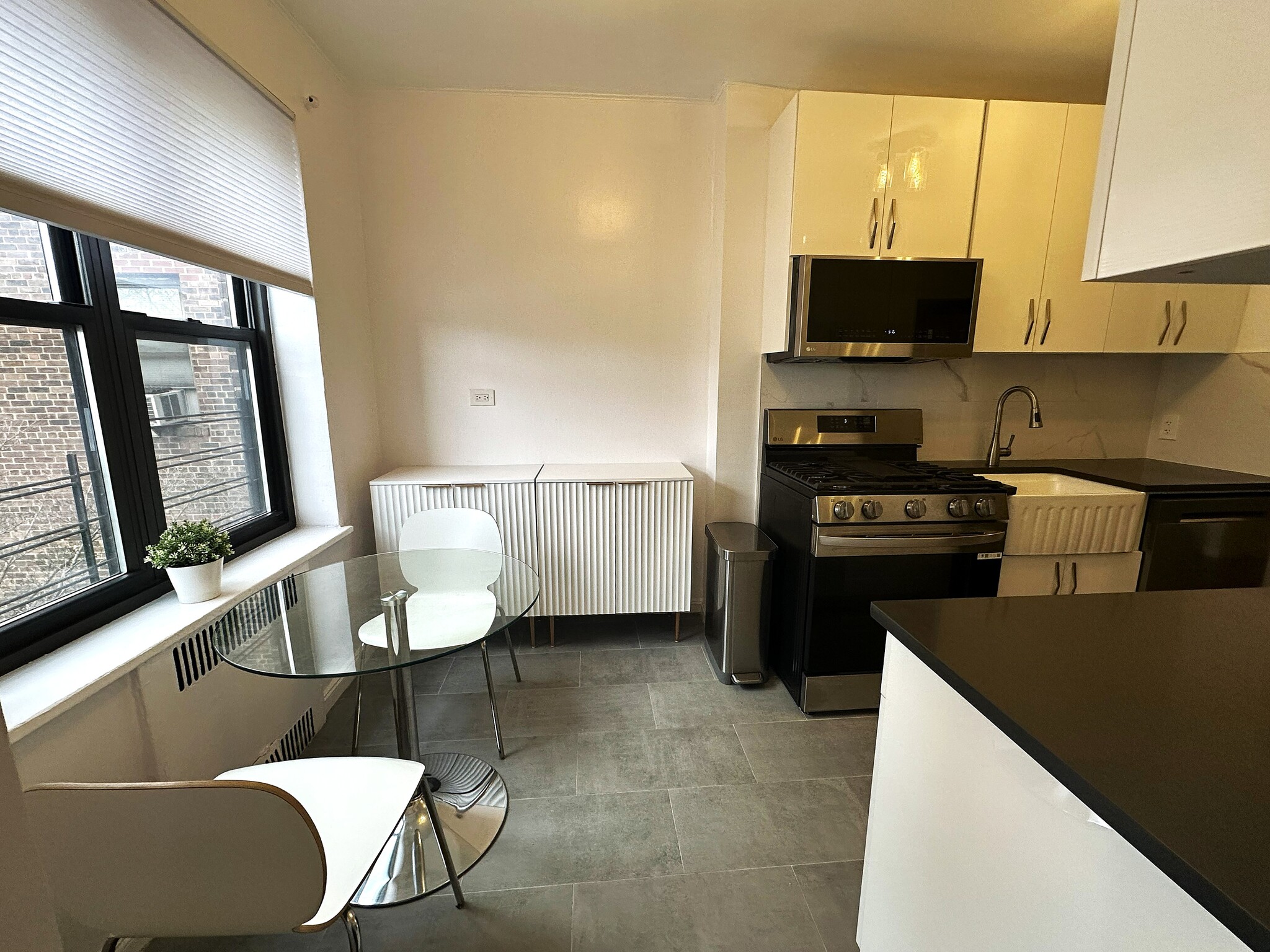 Building Photo - 9876 Queens Blvd