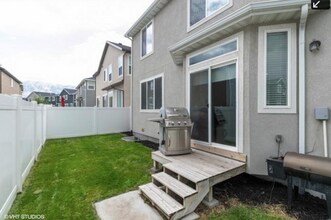 Building Photo - Cute Vineyard Home - Available Mid-August!