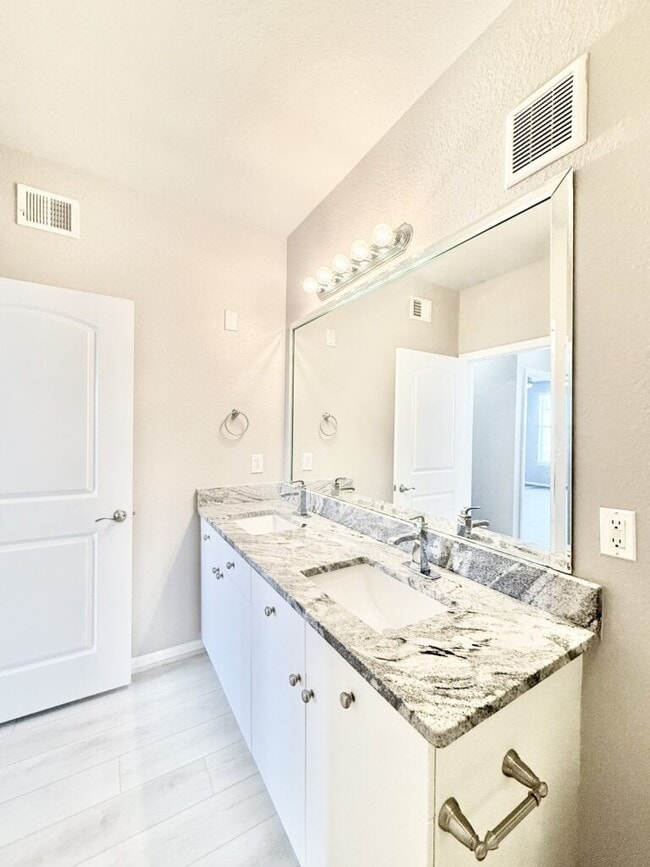 Building Photo - 4221 W Spruce St