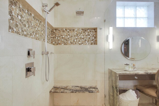 Building Photo - 136 Florence Dr