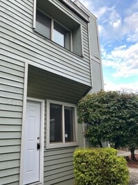 Building Photo - PERFECT COZY NEST