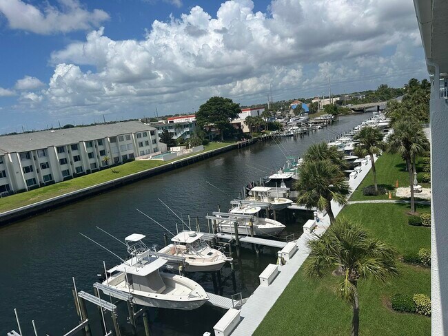 Building Photo - 104 Paradise Harbour Blvd