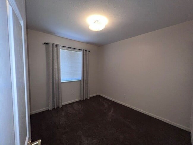 Building Photo - Beautifully maintained Elk Grove home with...