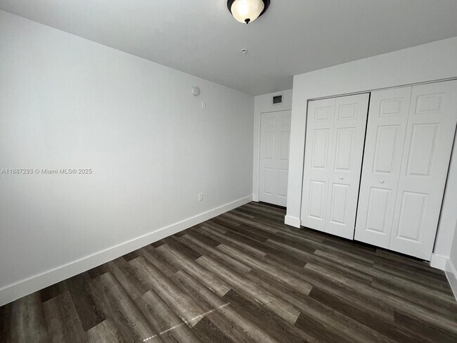 Building Photo - 655 SW 111th Way