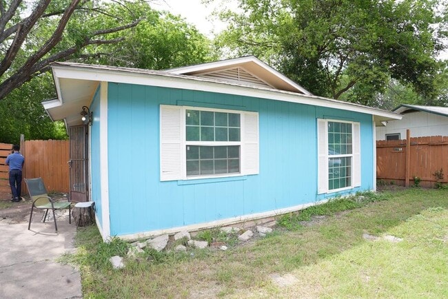 Primary Photo - 1302 Begonia Terrace