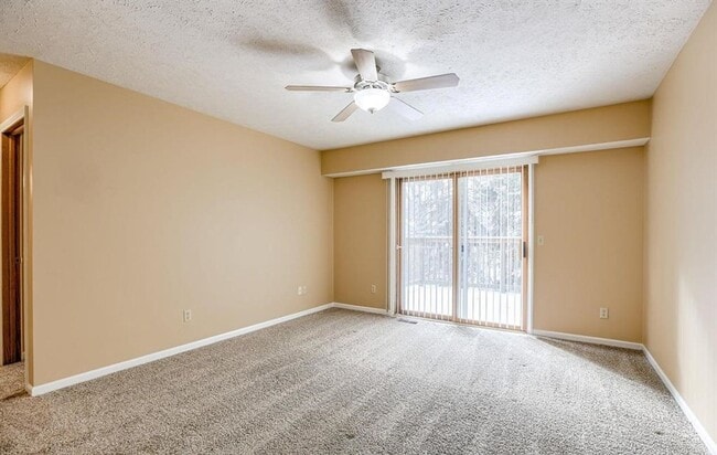 Building Photo - Townhome Available in Bellevue