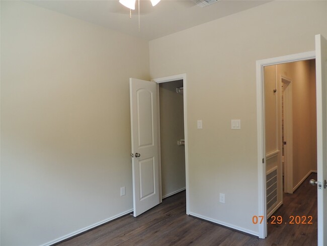 Building Photo - 615 Hayman St
