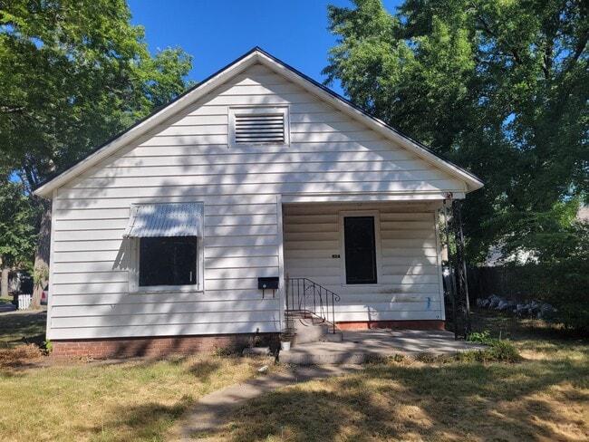 Primary Photo - 1124 W Koenig St