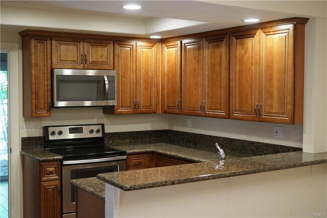 Building Photo - 61 Ashbrook