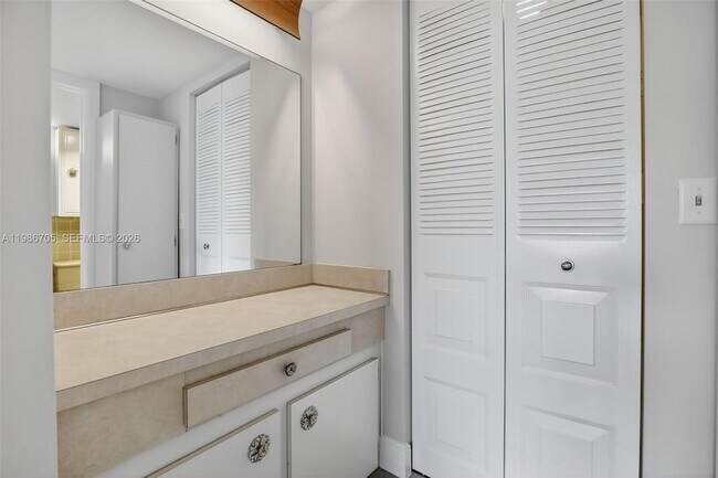 Building Photo - 3050 NE 16th Ave