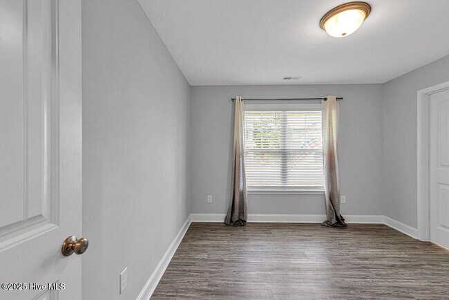 Building Photo - 203 Pastoral Ct