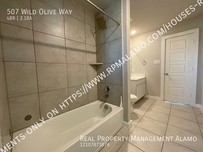 Building Photo - 507 Wild Olive Wy