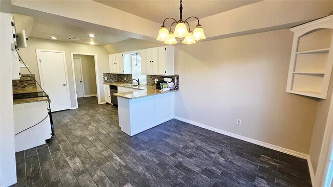 Building Photo - 10029 S Fairview Dr