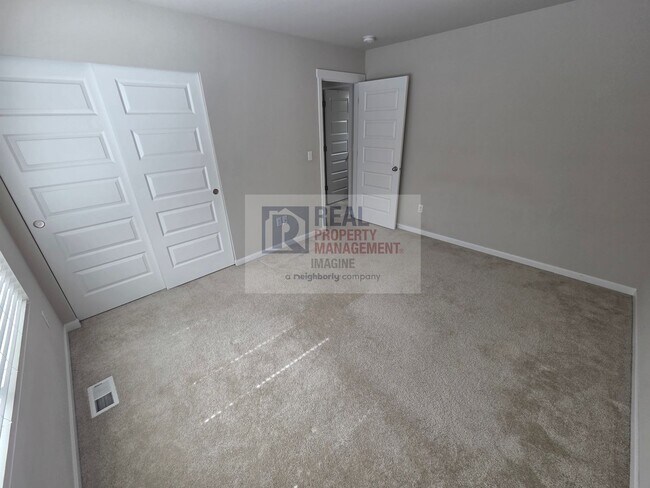 Building Photo - Modern 3 Bedroom, 2.5 Bath Home In Quiet Community!