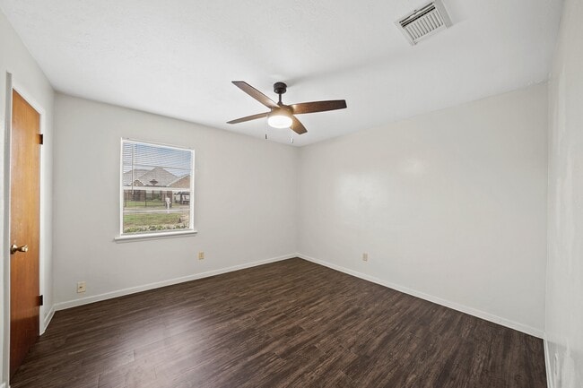 Building Photo - 322 Pinedale Ave