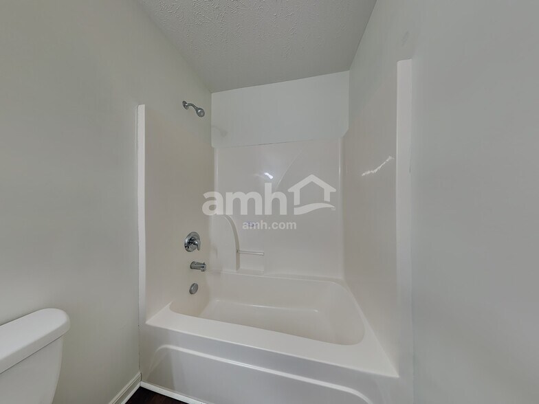 Building Photo - 2055 Whispering Wind Ln