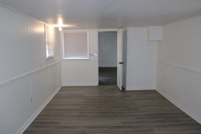 Building Photo - Spacious 4 Bedroom, 3 Full Bath Home In In...