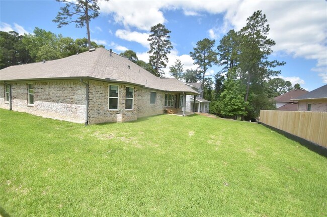 Building Photo - 1458 River Oaks Dr