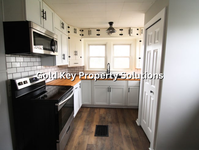 Building Photo - MUNCIE 1 BR 1 BA House with Central Air and Fenced Backyard (NO SECTION 8)