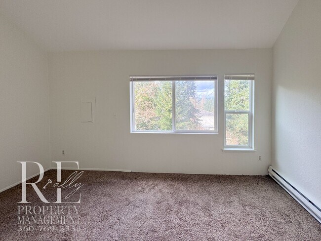 Building Photo - Bright End-Unit Townhome with Loft, Fireplace & Wooded Balcony
