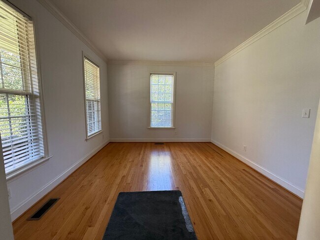 Building Photo - 935 Charter Oaks Dr