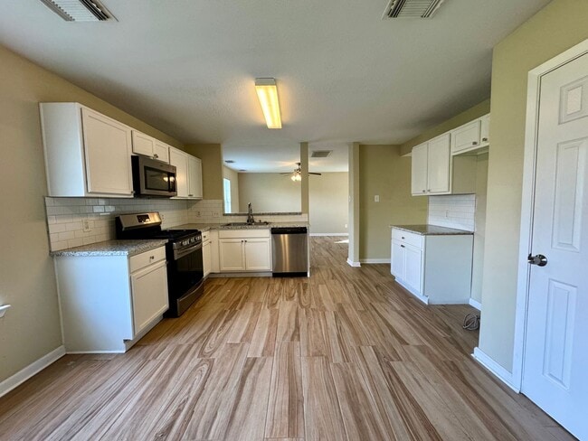 Building Photo - Bear Creek’s Best: A Beautiful Abode!