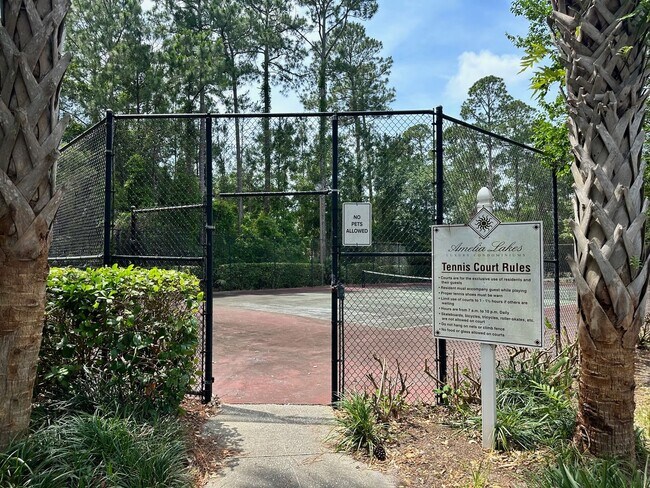 Building Photo - 2 Bed/2 Bath, Gated Community, Close to Sh...