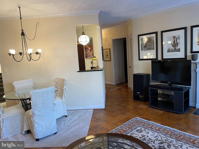 Building Photo - 801 S Pitt St