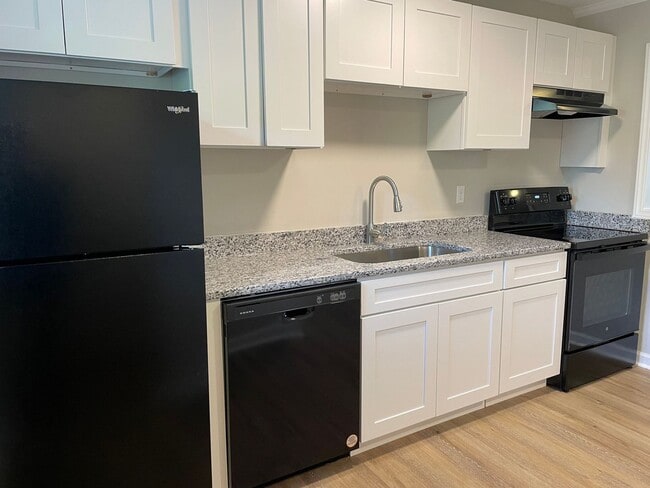 Building Photo - Updated Two Bedroom Duplex in Lincolnton