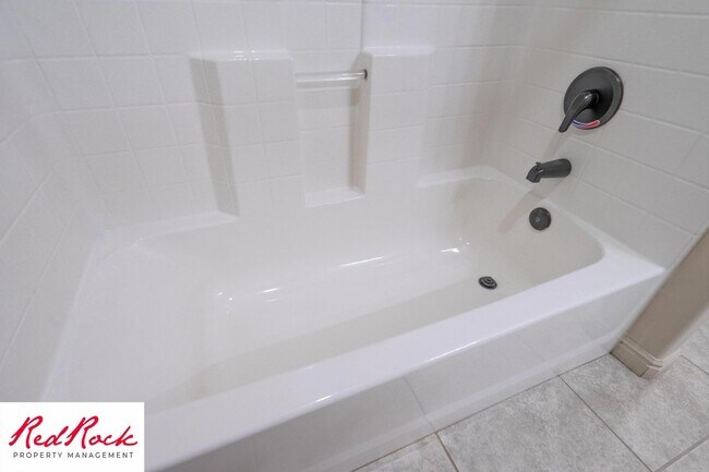 Building Photo - Cozy Townhome with Community Pool