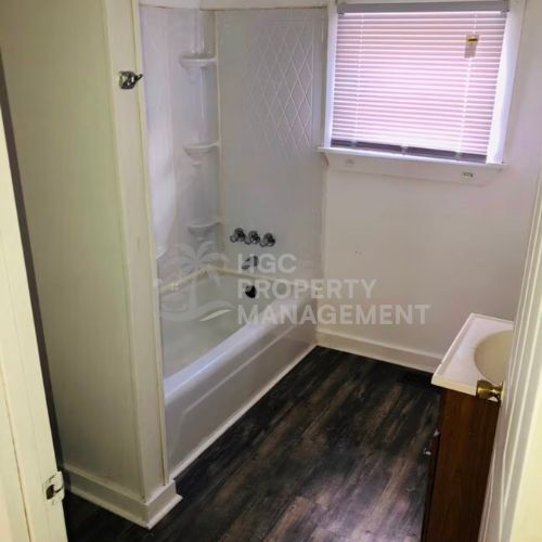 Building Photo - 112 S New St