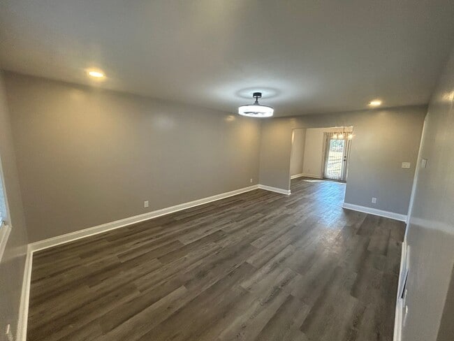Building Photo - This fully renovated & updated 3 Bedroom a...