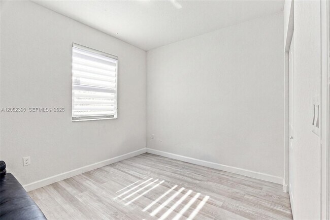 Building Photo - 20369 NW 5th Ct