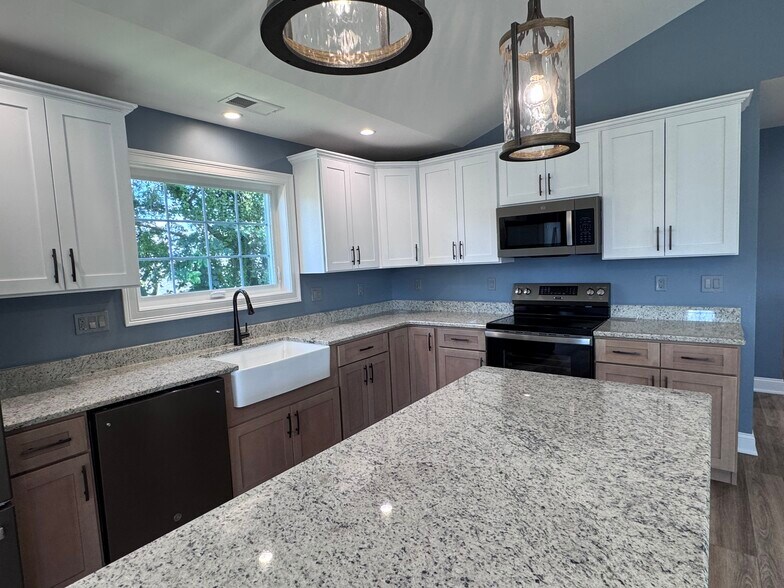 Building Photo - 21 Charles St