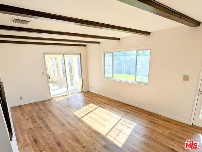 Building Photo - 324 E Benbow St