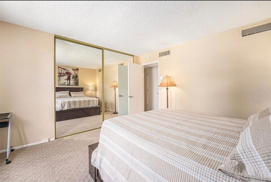 Building Photo - 1020 15th St