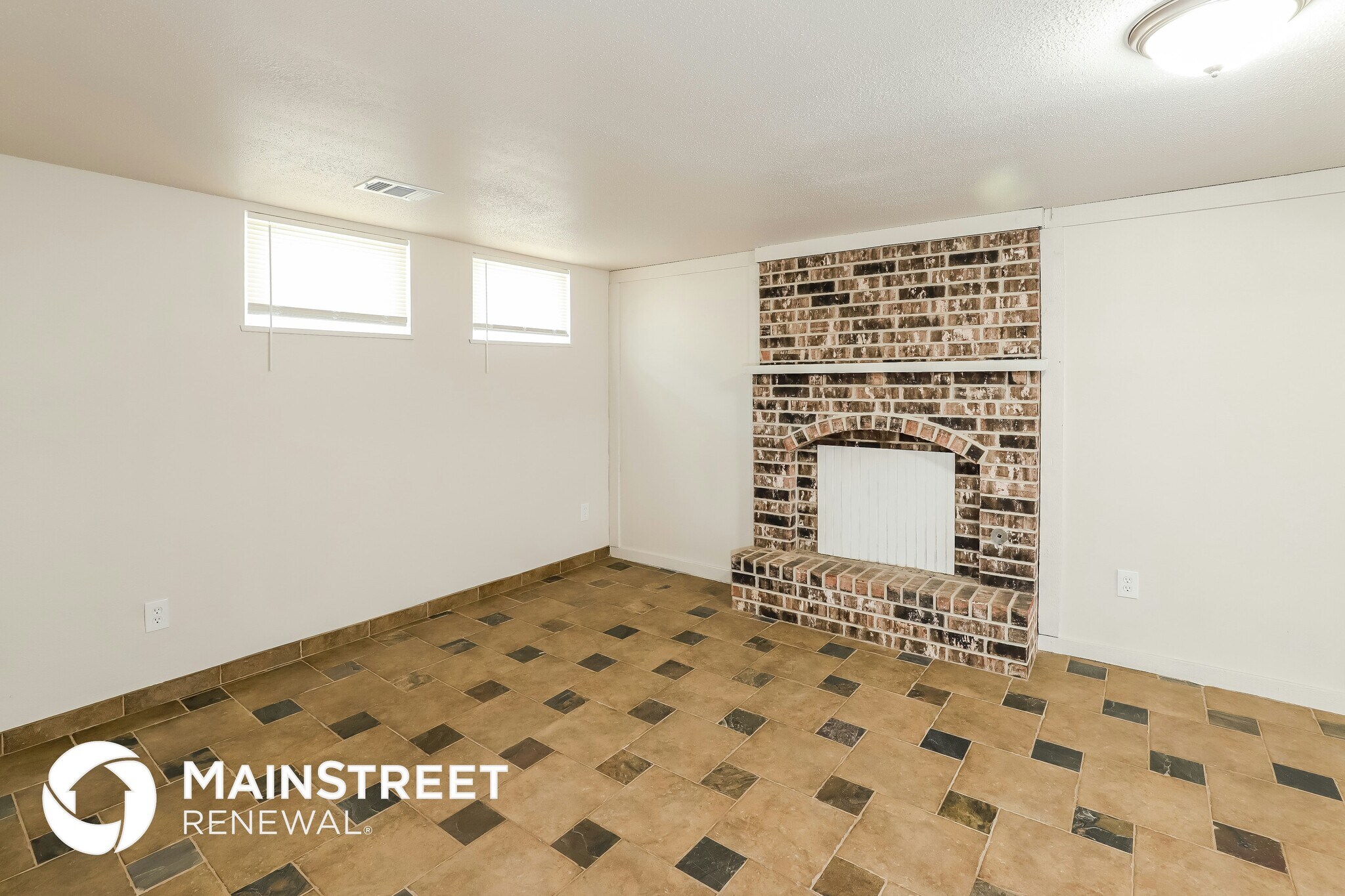 Building Photo - 19904 E 14th St N