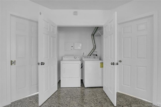 Building Photo - 329 Broadway