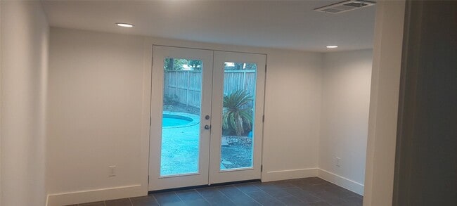 Building Photo - 4629 Cedar Oaks Ln
