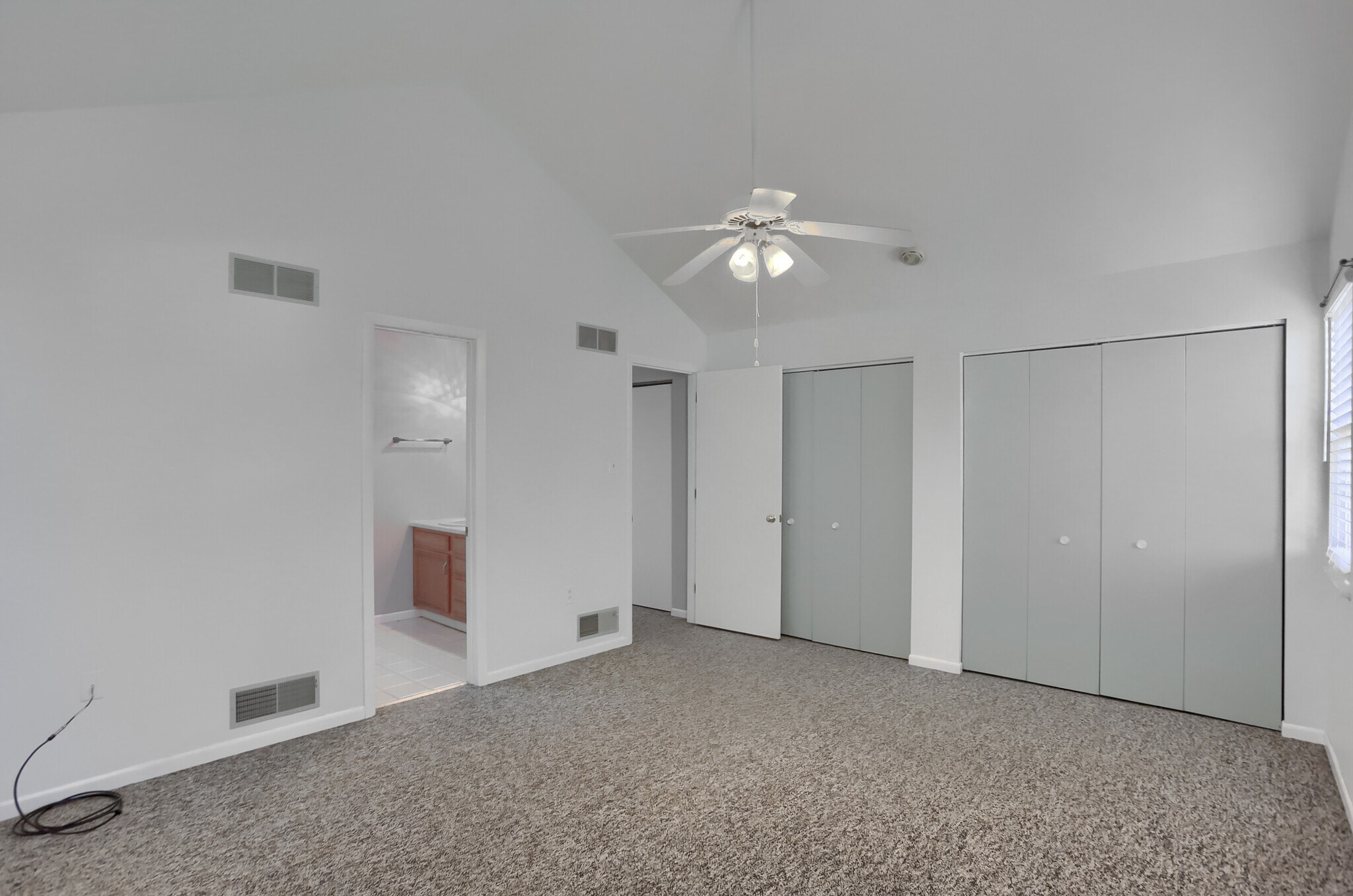 Building Photo - 2624 Hunters Point Dr