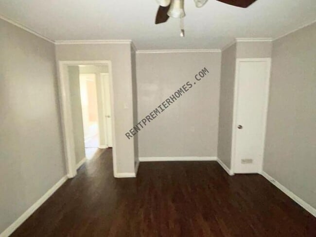 Building Photo - 609 Prothro St